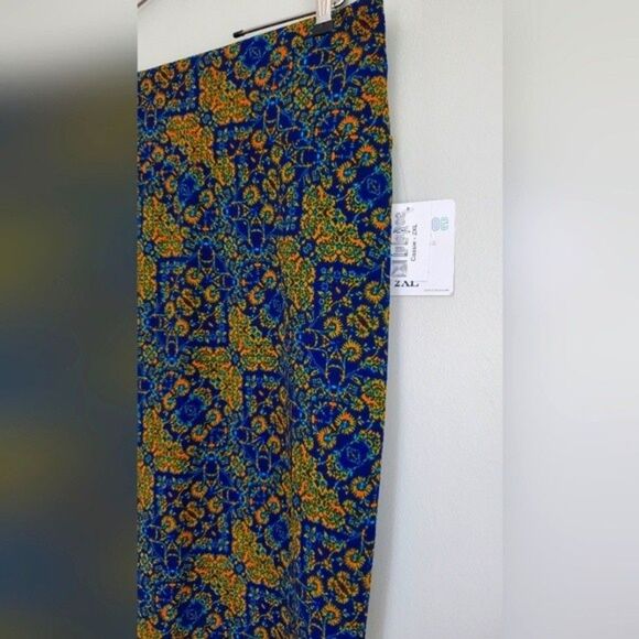 Lularoe NWT green/blue geometric shape/design Cassie skirt in size 2XL - Picture 3 of 4